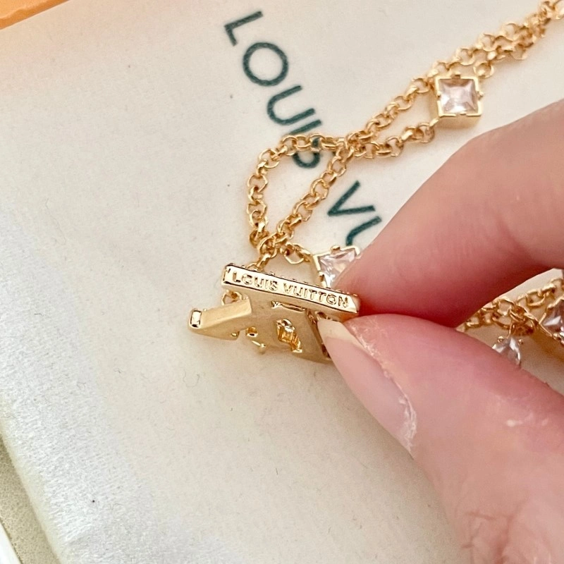 Sleek Louis Vuitton Bracelets 248328