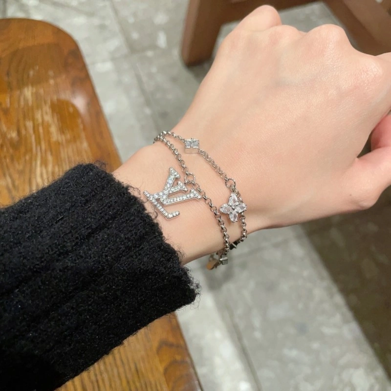 Louis Vuitton Bracelets Supportive 248325