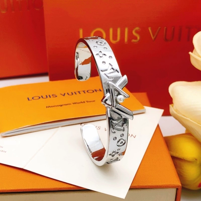 Louis Vuitton Bracelets FashionForward 248302