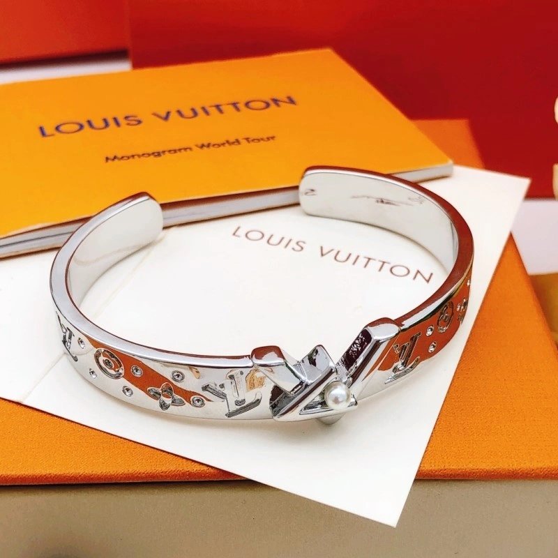 Louis Vuitton Bracelets FashionForward 248302