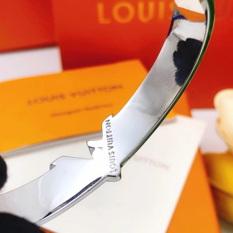 Louis Vuitton Bracelets FashionForward 248302