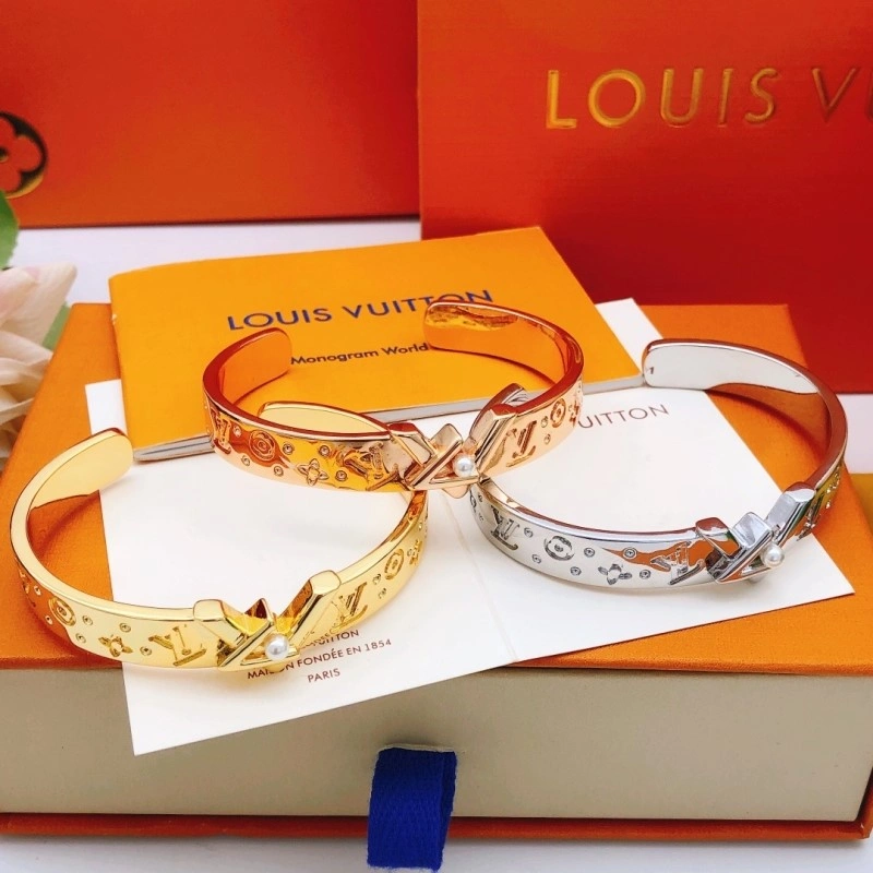 Louis Vuitton Bracelets FashionForward 248302
