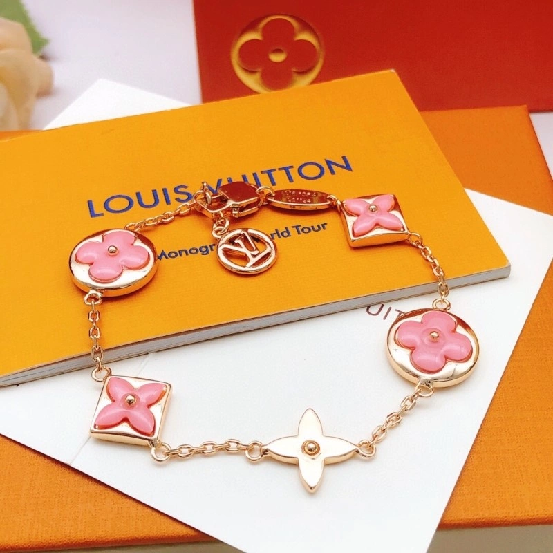 Attractive Louis Vuitton Bracelets 248301