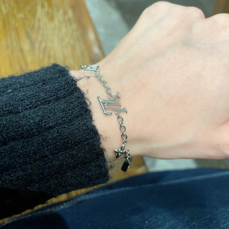 Louis Vuitton Bracelets Cozy 248291