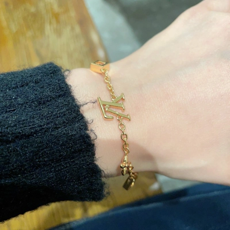 Louis Vuitton Bracelets Lightweight 248283