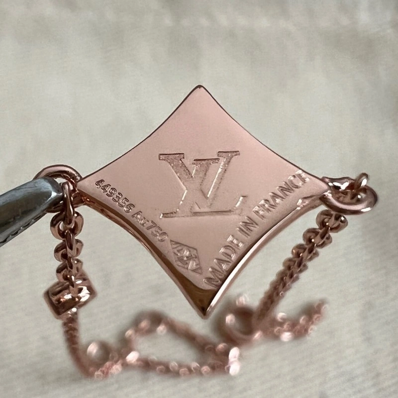 Fashionable Louis Vuitton Bracelets 248263