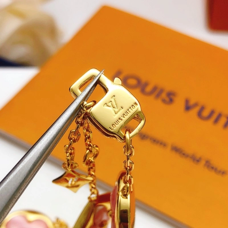 Chic Louis Vuitton Bracelets 248240