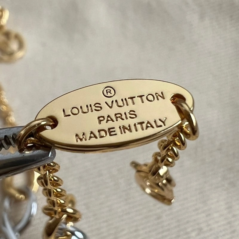 Resilient Louis Vuitton Bracelets 248235
