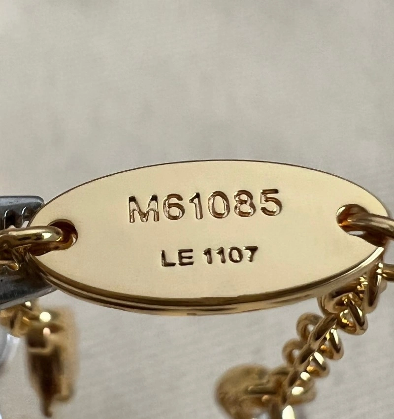 Sporty Louis Vuitton Bracelets 248228