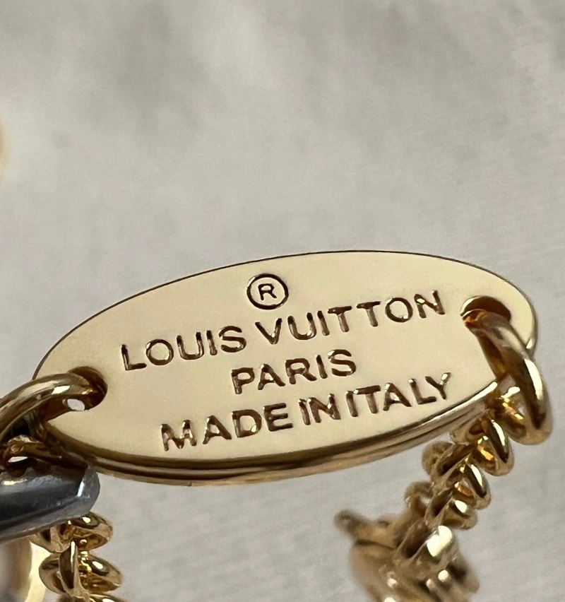 Sporty Louis Vuitton Bracelets 248228
