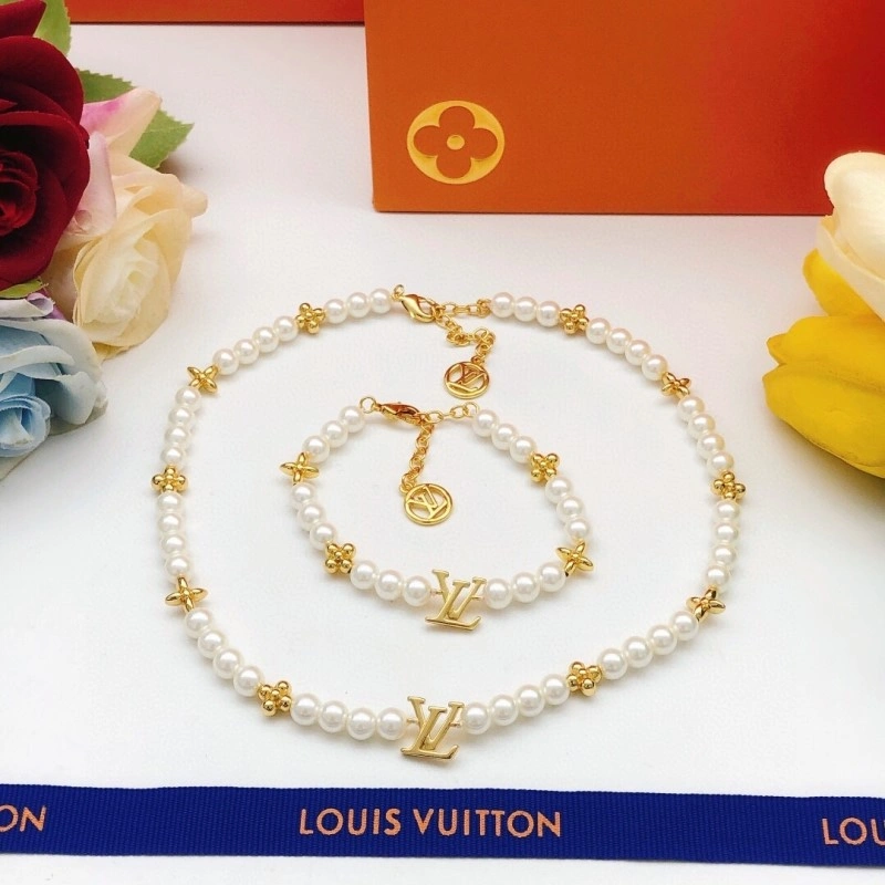 Sporty Louis Vuitton Bracelets 248223