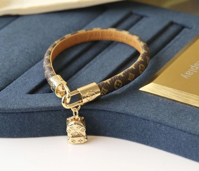Lightweight Louis Vuitton Bracelets 256904