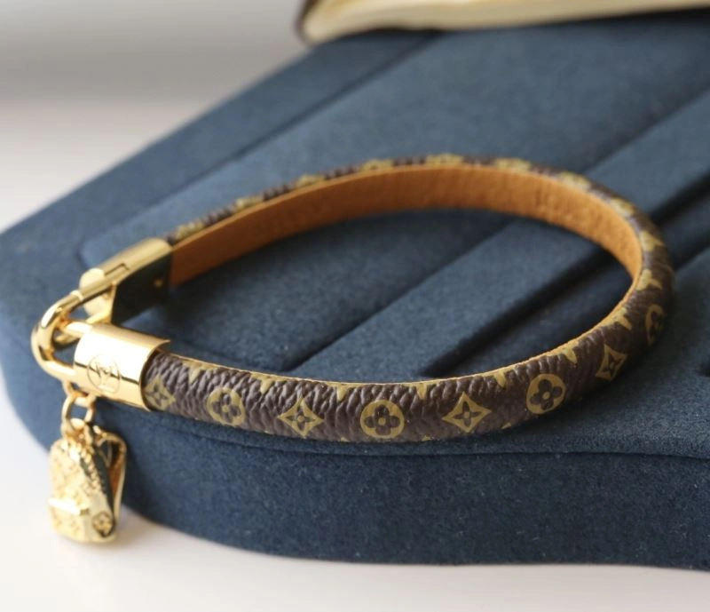 Lightweight Louis Vuitton Bracelets 256904