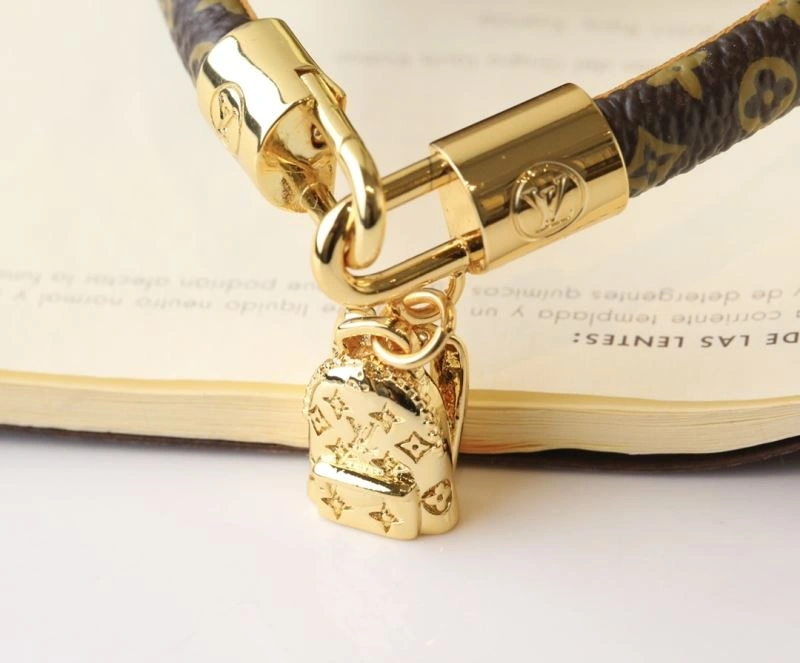 Lightweight Louis Vuitton Bracelets 256904