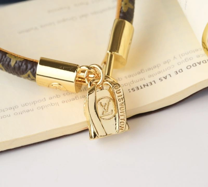 Lightweight Louis Vuitton Bracelets 256904