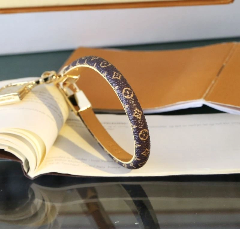 Louis Vuitton Bracelets Attractive 256900