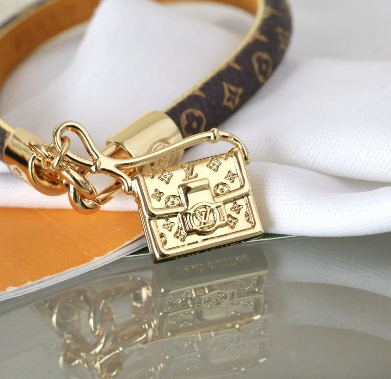 Louis Vuitton Bracelets Attractive 256900