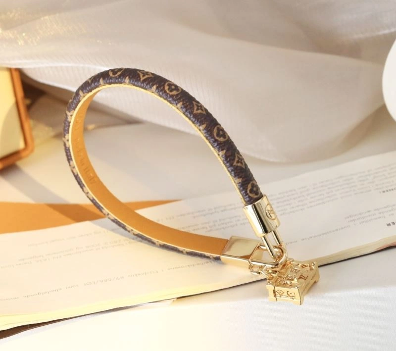 UrbanChic Louis Vuitton Bracelets 256899