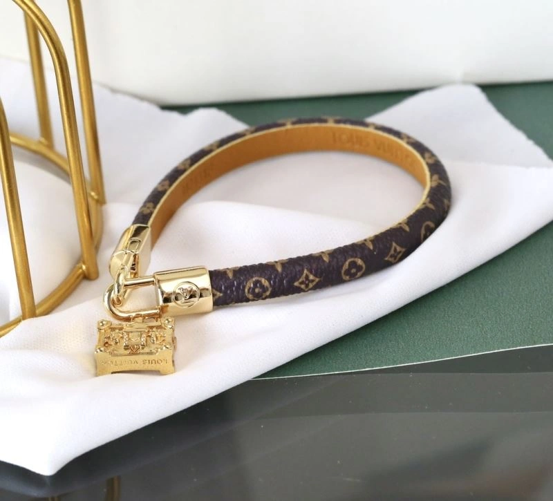 UrbanChic Louis Vuitton Bracelets 256899