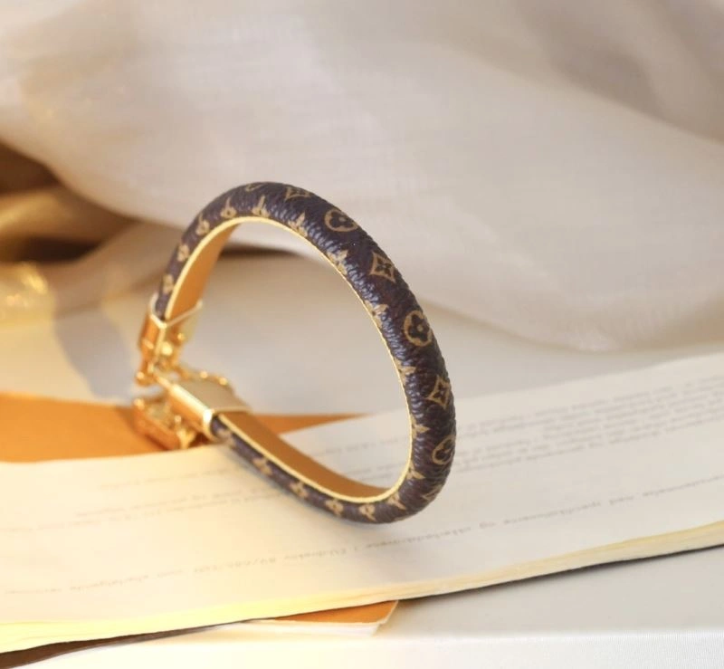 UrbanChic Louis Vuitton Bracelets 256899