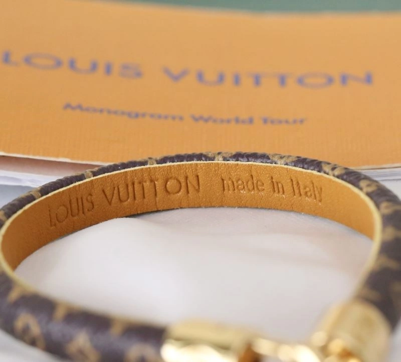 UrbanChic Louis Vuitton Bracelets 256899