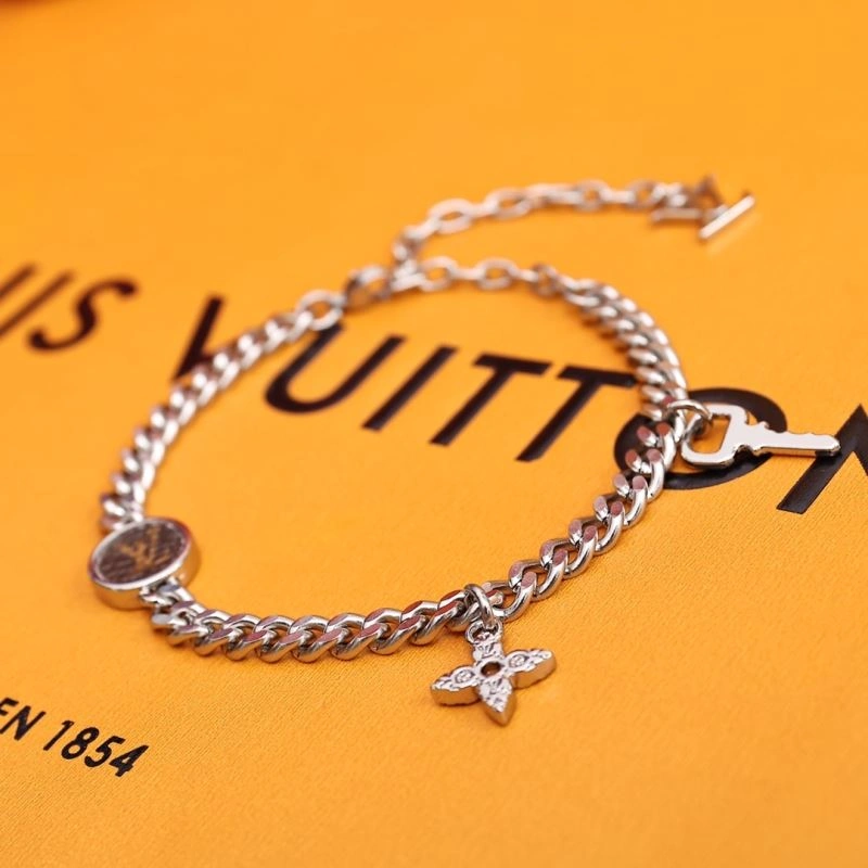 Louis Vuitton Bracelets Supportive 256896