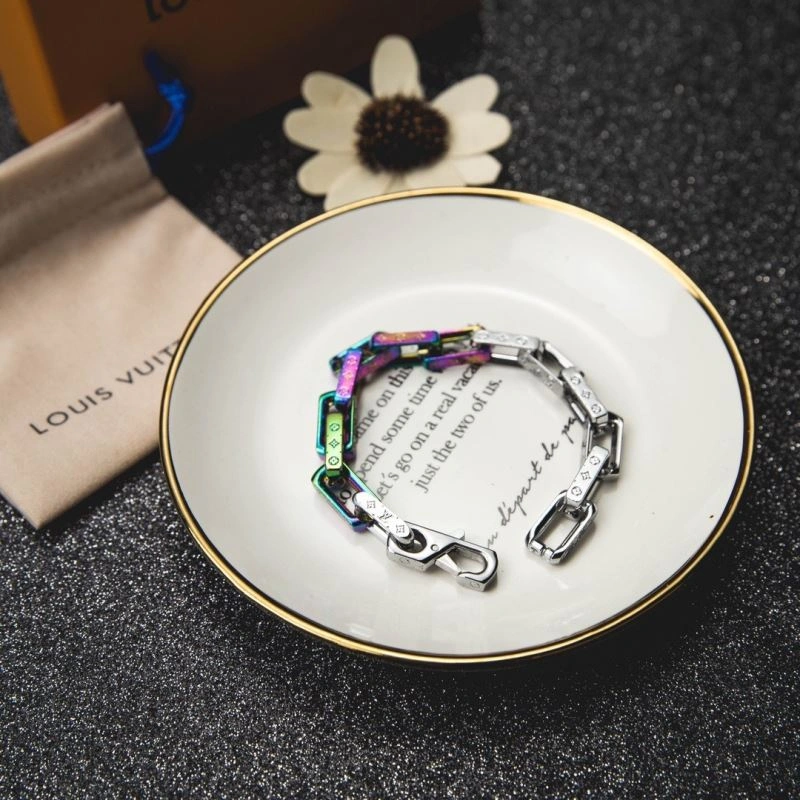 Packable Louis Vuitton Bracelets 256873