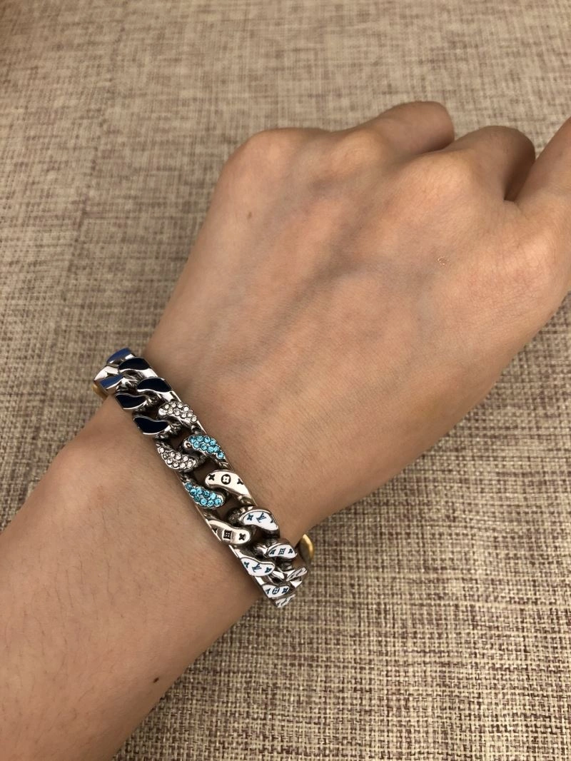 Resilient Louis Vuitton Bracelets 256893