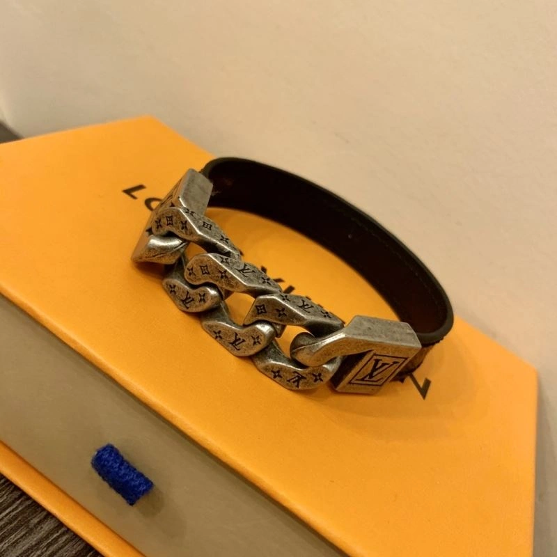 Versatile Louis Vuitton Bracelets 256894