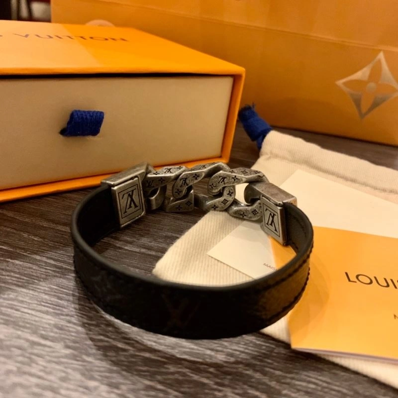 Versatile Louis Vuitton Bracelets 256894