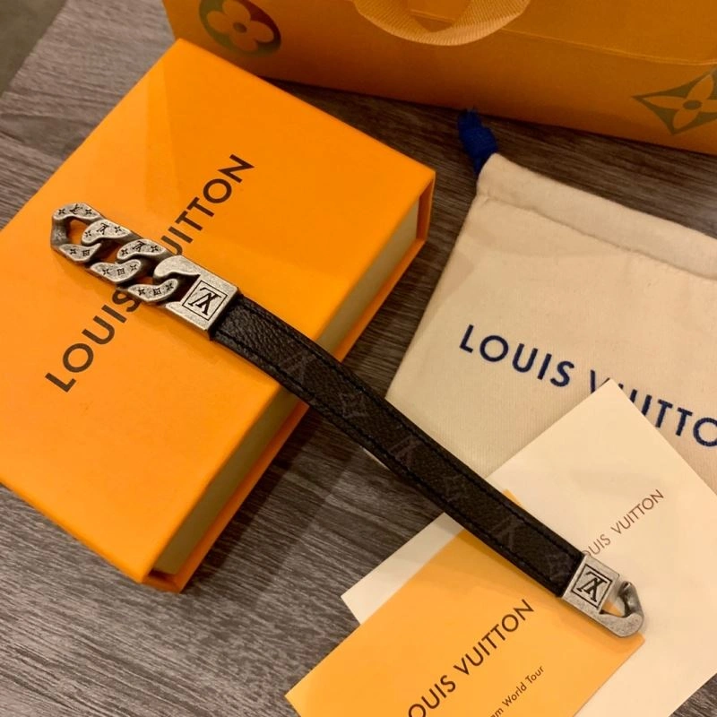 Versatile Louis Vuitton Bracelets 256894