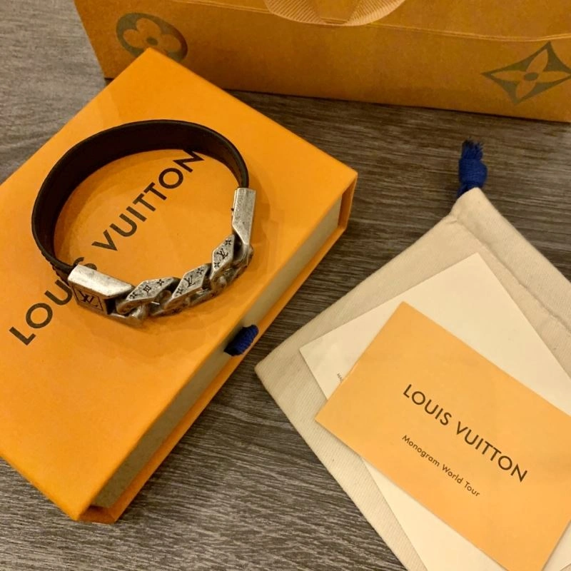 Versatile Louis Vuitton Bracelets 256894