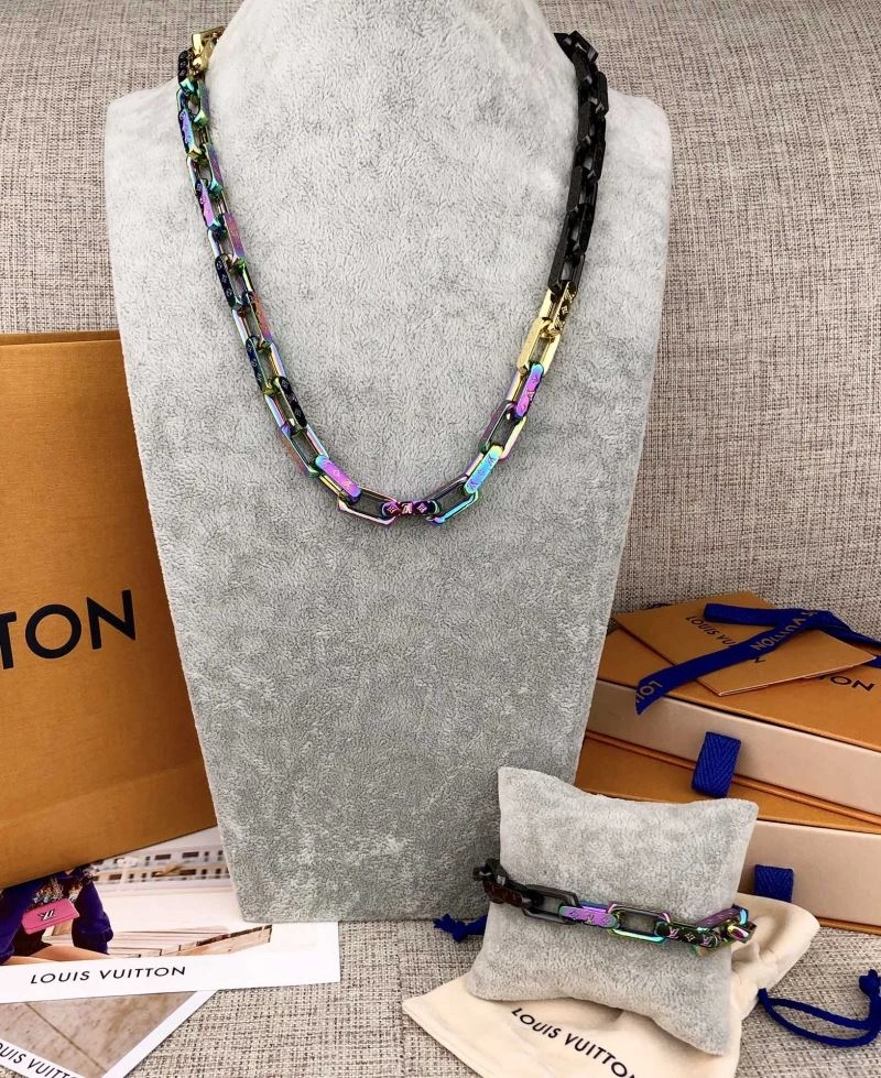 EyeCatching Louis Vuitton Bracelets 256891