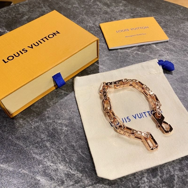 Elegant Louis Vuitton Bracelets 256857
