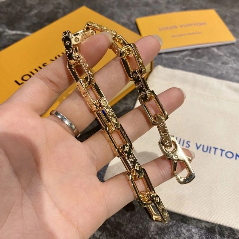 Louis Vuitton Bracelets Attractive 256594
