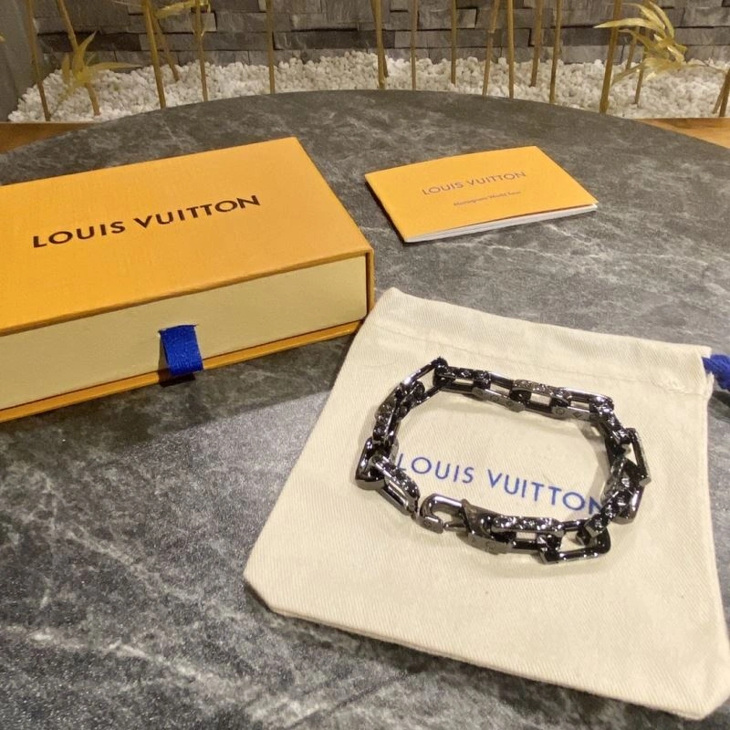 Louis Vuitton Bracelets Sporty 256856