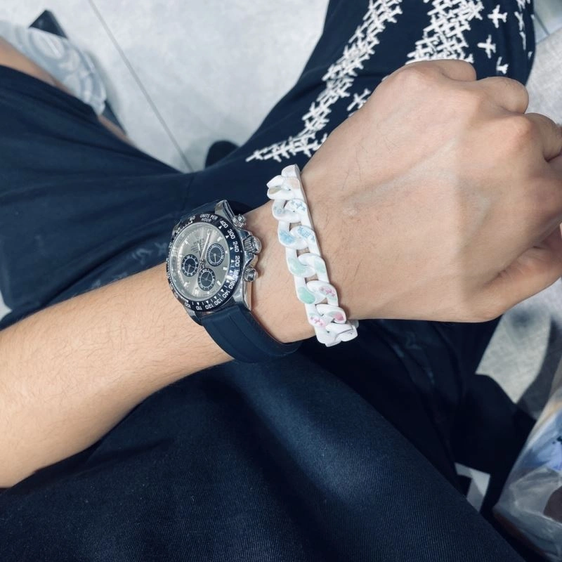 Stylish Louis Vuitton Bracelets 256855
