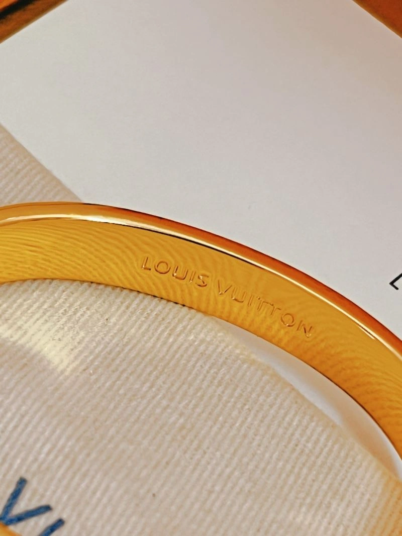 Louis Vuitton Bracelets Fashionable 256911