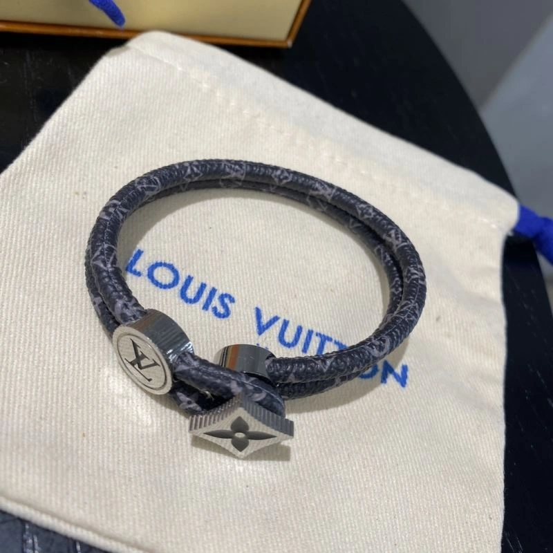 Refined Louis Vuitton Bracelets 256921