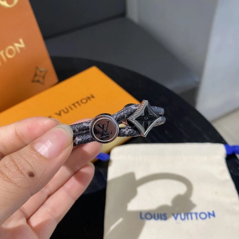 Refined Louis Vuitton Bracelets 256921