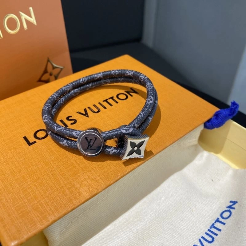 Refined Louis Vuitton Bracelets 256921