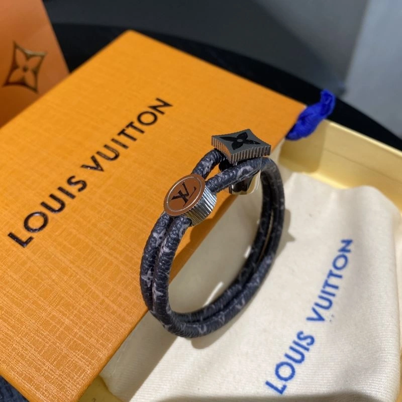 Refined Louis Vuitton Bracelets 256921