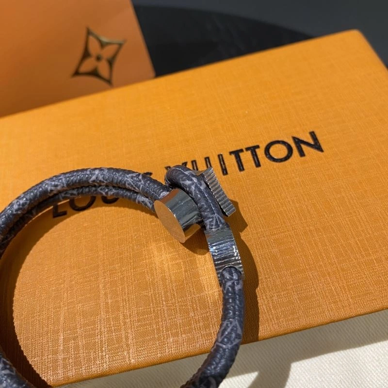 Refined Louis Vuitton Bracelets 256921