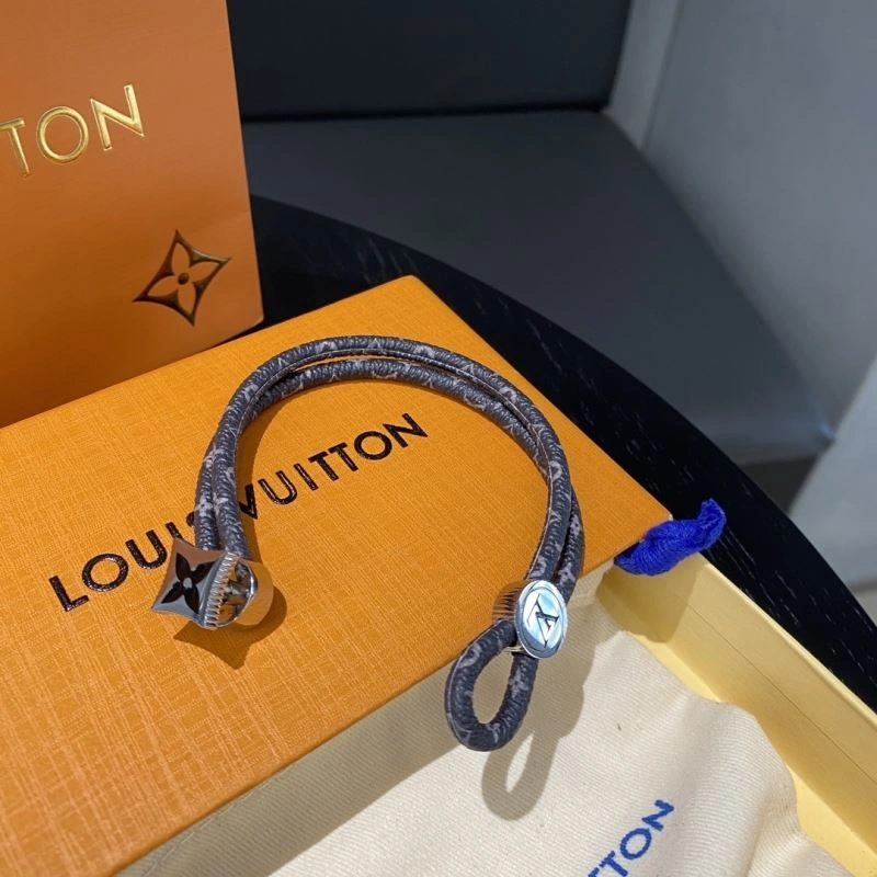 Refined Louis Vuitton Bracelets 256921