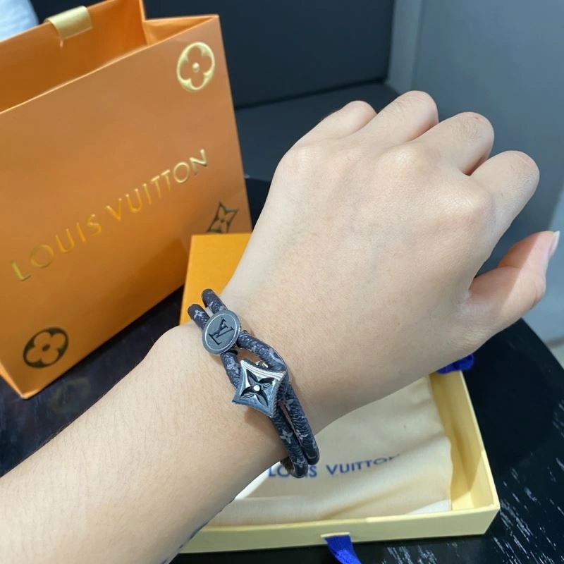Refined Louis Vuitton Bracelets 256921