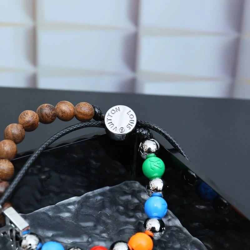 Compact Louis Vuitton Bracelets 256933