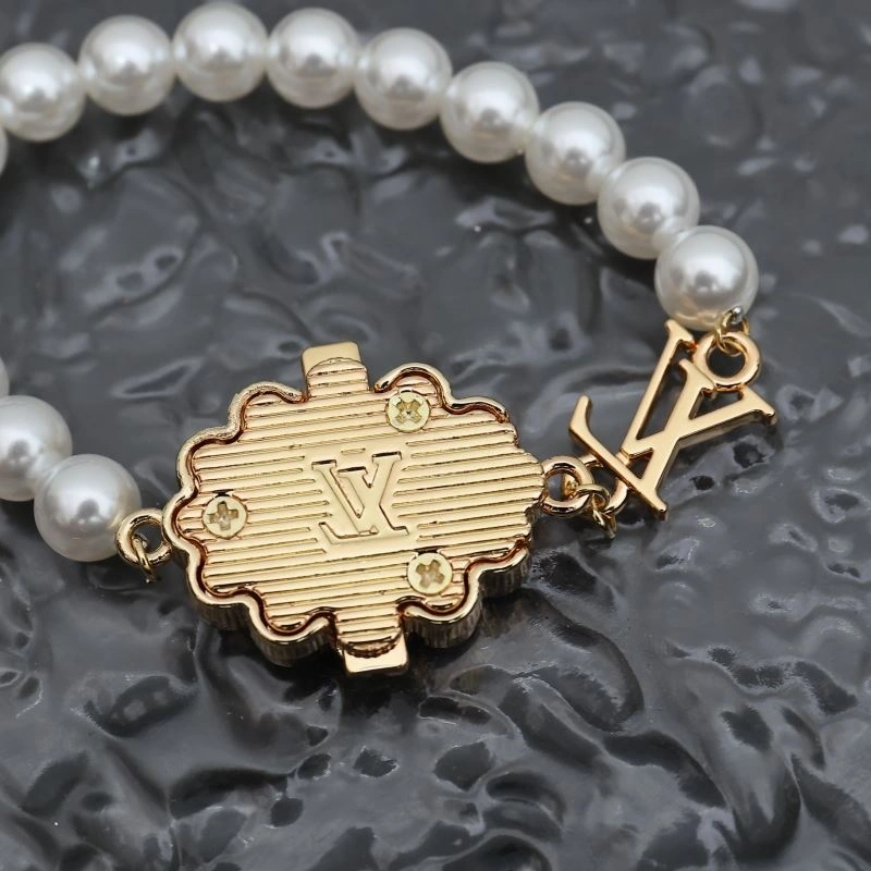 Minimalist Louis Vuitton Bracelets 256907