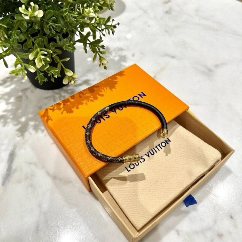 Louis Vuitton Bracelets Functional 256854