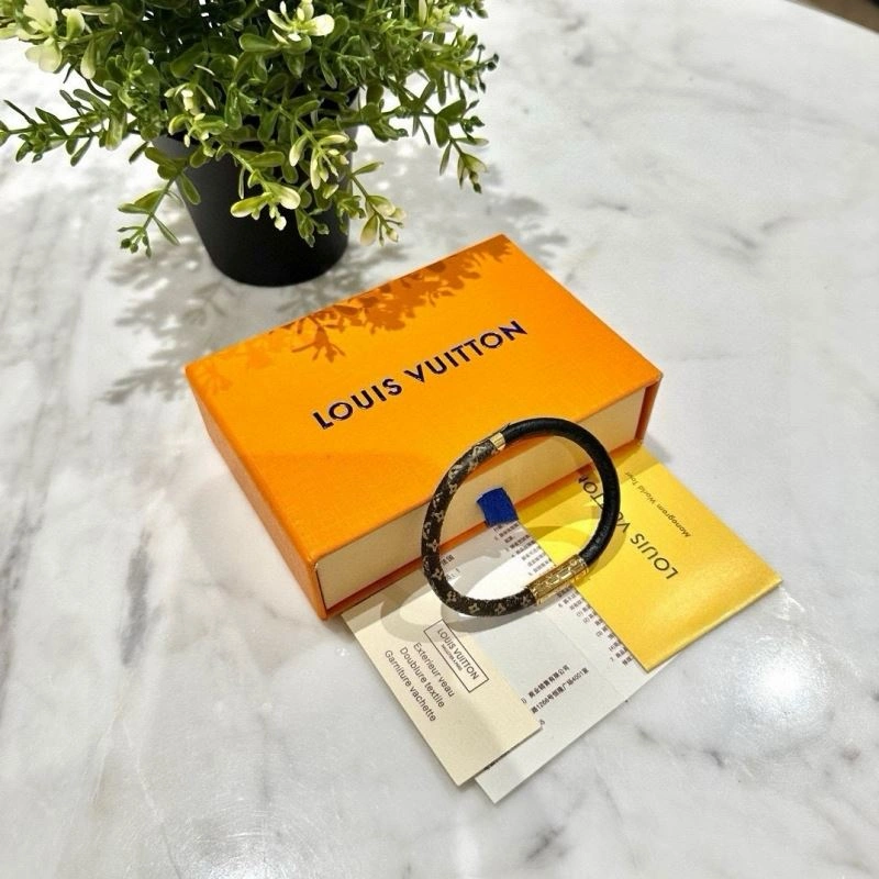 Louis Vuitton Bracelets Functional 256854