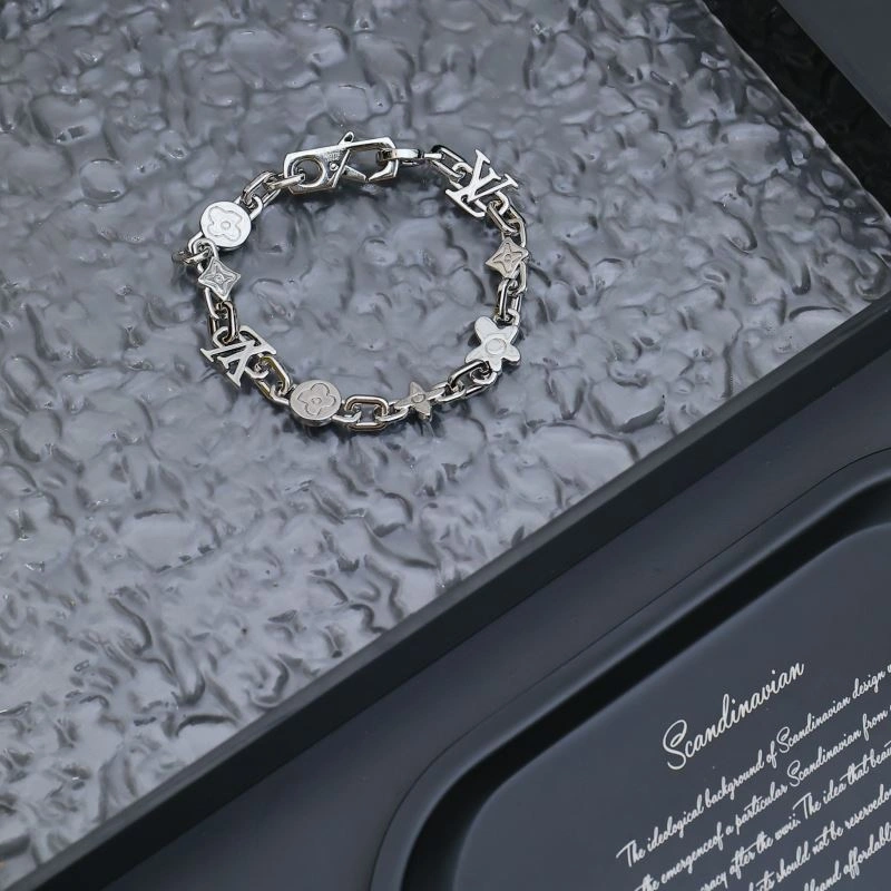 MultiPurpose Louis Vuitton Bracelets 256846